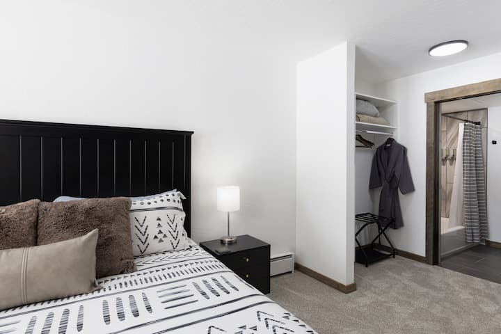 Ქვედა დონე, მთავარი საძინებელი (დიდი საწოლი)