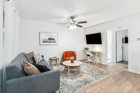 Popular Airbnb listing: Peaceful, walkable condo near UT, hospitals, & DT in West University