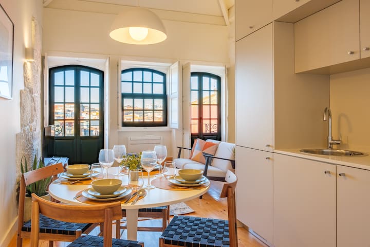 Cathedral Balcony – 2BR Historic Center Apt W/AC gallery image 3