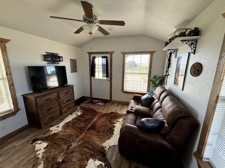 Quiet Western Country Setting - Stephenville, TX
