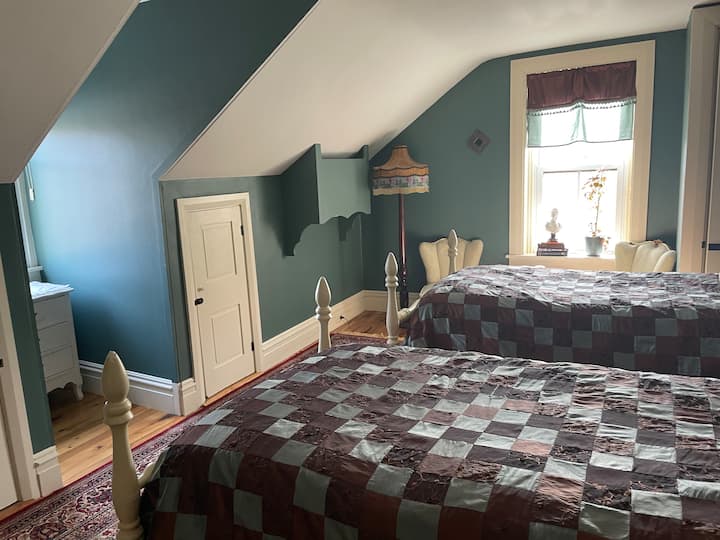2 Twin Beds, Private Bath, W-fi - Lancaster, PA