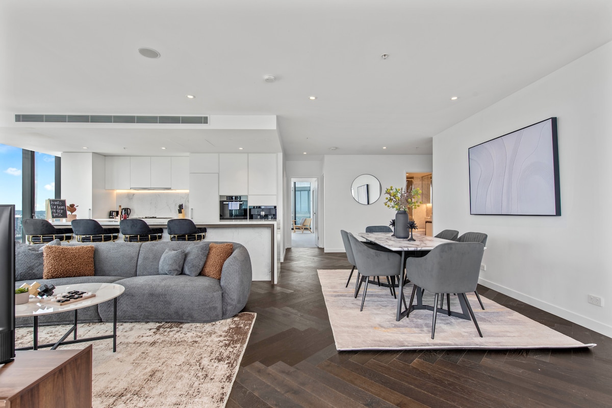 View of Luxe Penthouse w/ Stunning Views & Rooftop Pool - Apartments for Rent ...