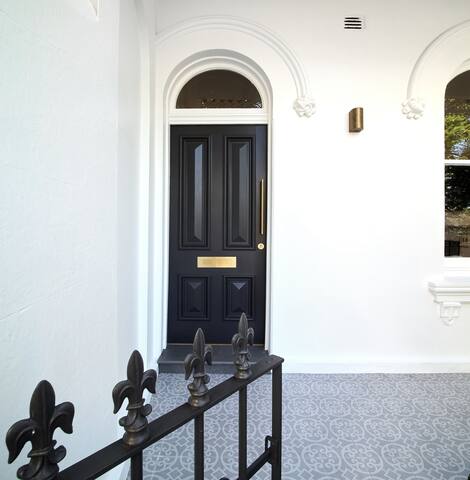 Newly Renovated Terrace w Luxury High End Finishes gallery image 2