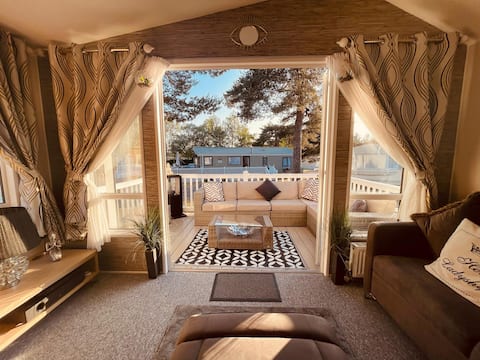 Top Airbnb: Stunning Static/Mobile Home. in St. Leonards And St. Ives
