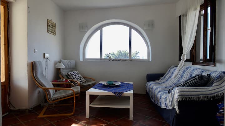 Čitáreň s malou knižnicou