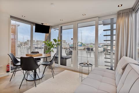 Luxurious waterloft near beach and centre