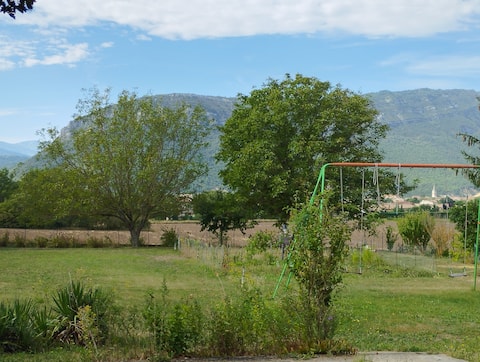 Quiet ground floor apartment in a villa