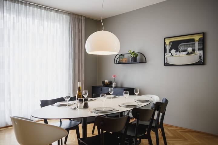 160m² 4 Bedroom Apartment Mitte w/Balcony in Mitte gallery image 5