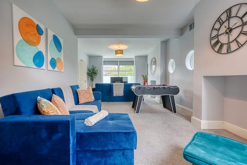 The Nottingham Luxe House | Stylish Stay for 16