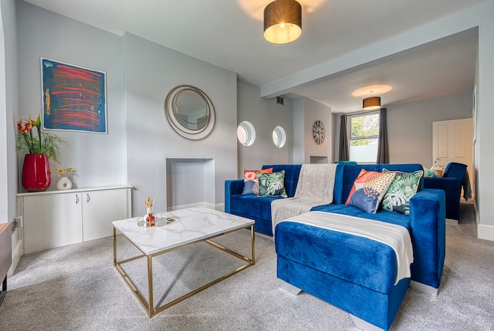 Spacious Nottingham Retreat | Sleeps 16 - Nottingham