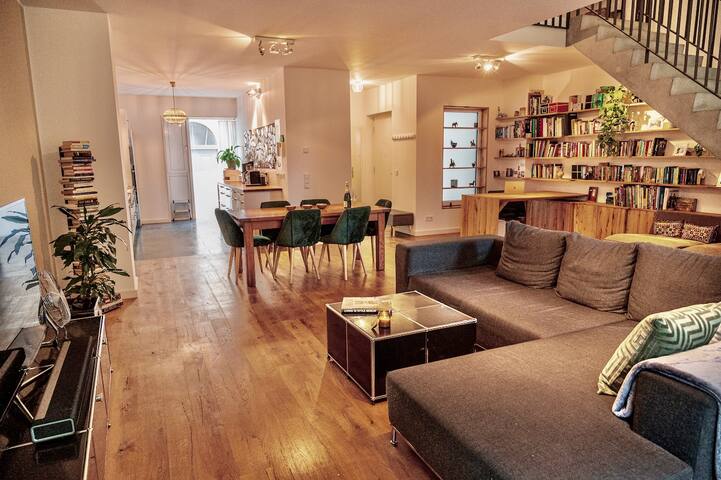 Exquisite townhouse in Berlin-Mitte! gallery image 5