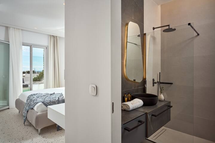 White Villa gallery image 2