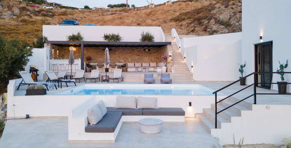 Villa Milagro 4Br with Sea View gallery image 3