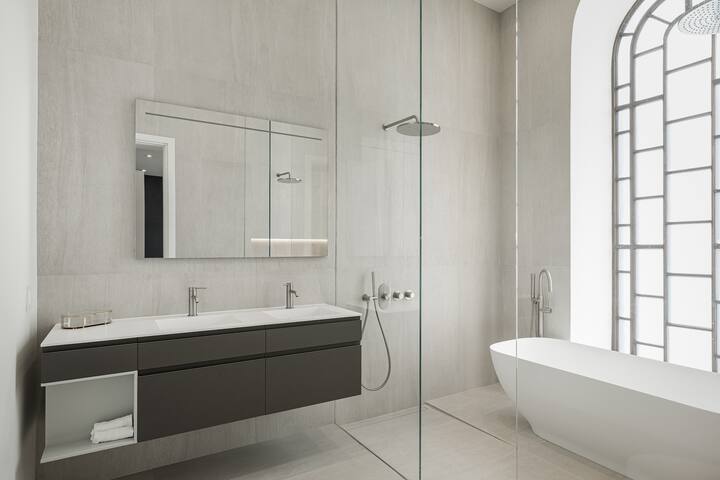 Iconic 9BR Estate w/ Private Pool, Spa, Rooftop. gallery image 2