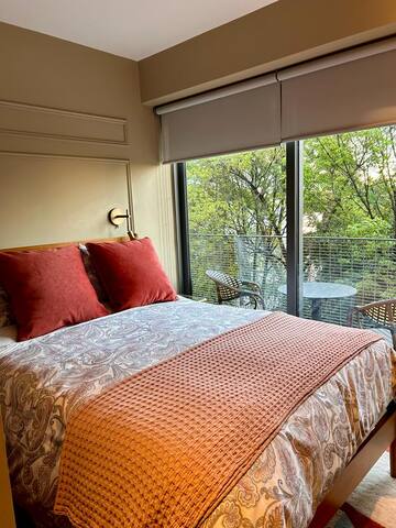 ¡Vive la Condesa! gallery image 2