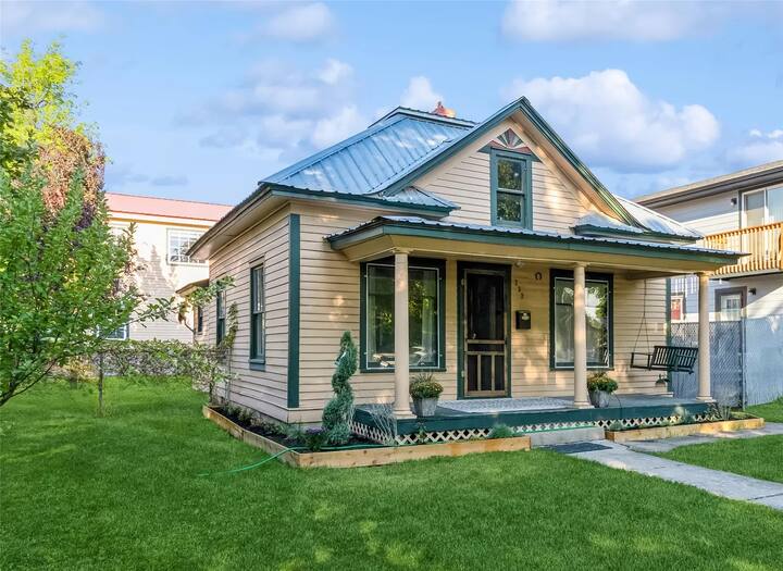 Charming Home with Full Kitchen Houses for Rent in Kalispell, Montana