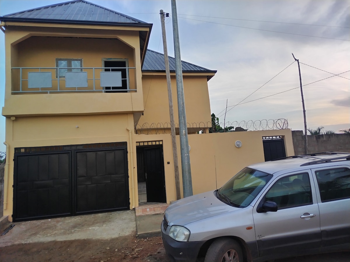 Private villa, private garage + 4X4 VEHICLE Houses for Rent in Lomé