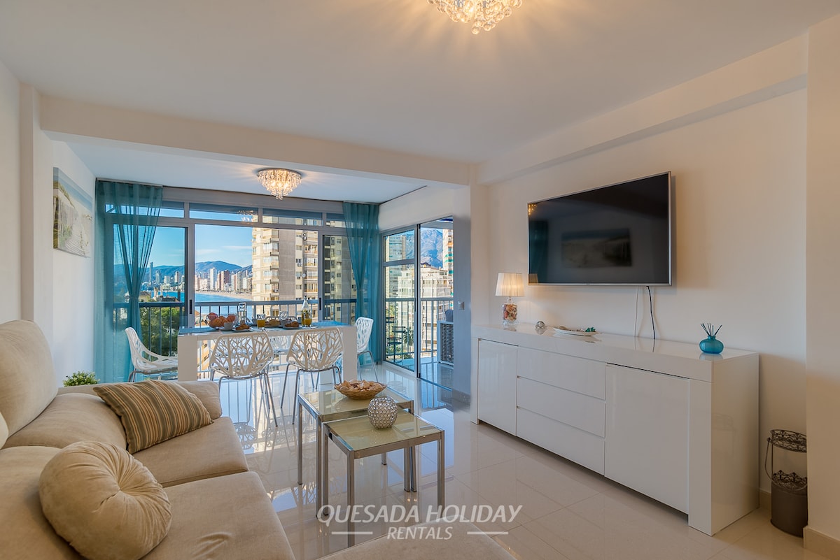 Top Airbnb: 100 meters from Levante Beach, La Perla Apartment, Benidorm in Benidorm