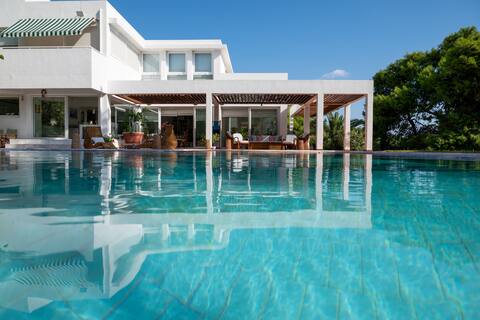 Paradise Villa, Mineral Water Pool, Athens Riviera