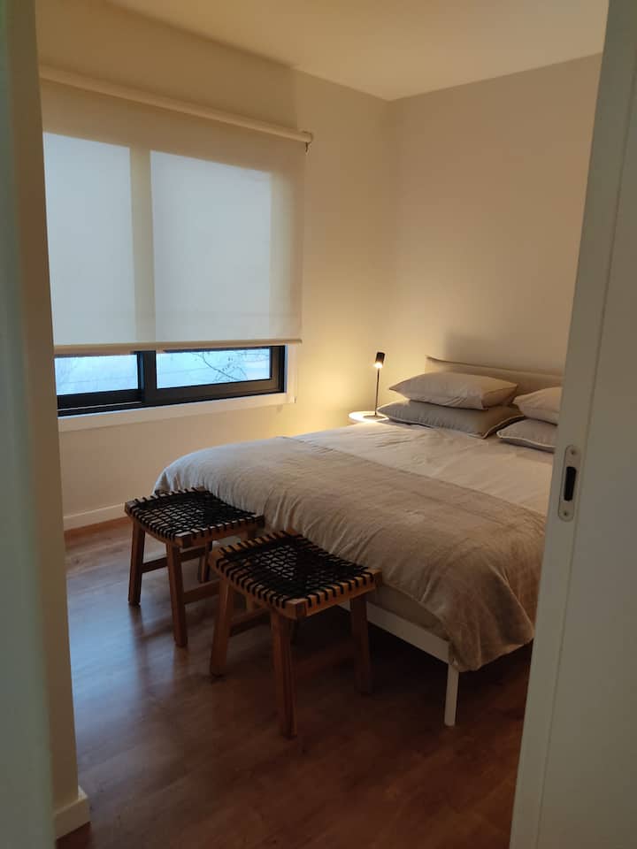 Спална соба 2
Двоен кревет. Клима уред