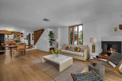 Eli's 2story Condo in Brentwood.