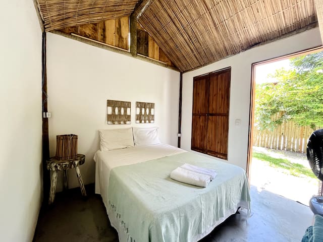 Private room with 1 bedrooms in Porto Seguro - Suíte independente na Vila  - a 150m da Igreja