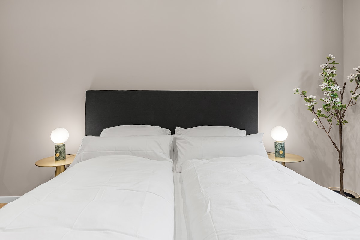 Спална соба бр.2 со брачен кревет (широк 150 - 179 см)