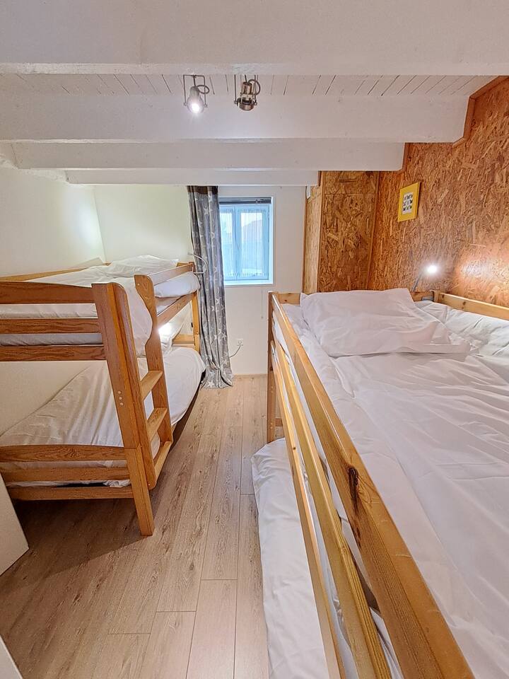 Dječja soba s 2 kreveta na kat ili 4 kreveta veličine 90x190 