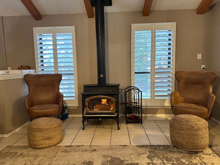 Spacious, Centrally Located Mountain Cabin! - Cloudcroft, NM