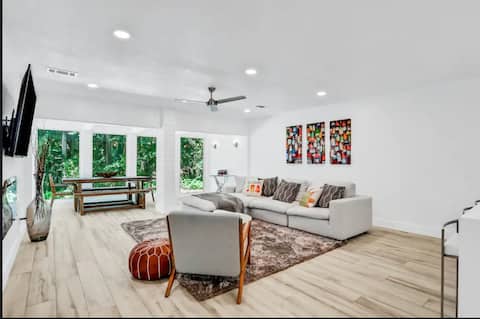 Successful Airbnb property: WOW* Beach* Pool* Golf Bungalow! in Black Hammock Island