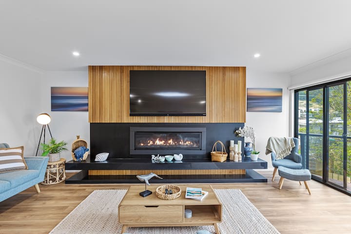 The Whale Pod – Serene Family Retreat