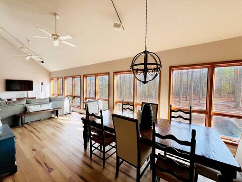 Serene Lake Retreat Burlington & Elon | Sleeps 8