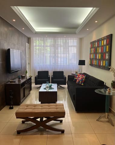 Apto a uma quadra da praia !