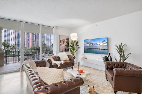 Sunset Retreat: 3BR By The Ocean with Pool/Jacuzzi