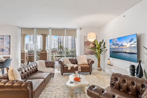 Sunset Retreat: 3BR By The Ocean with Pool/Jacuzzi