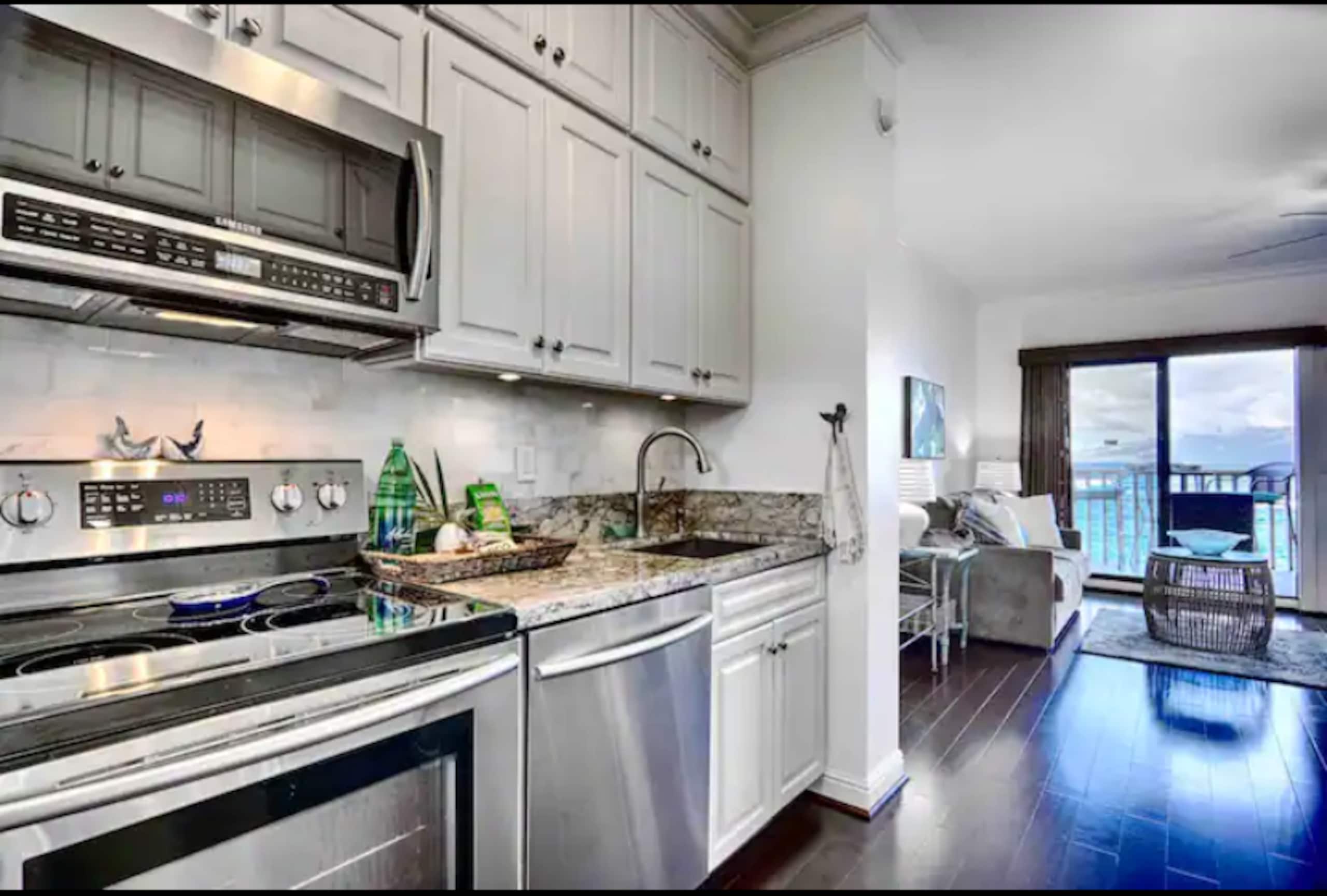 Condo in Lahaina · ★4.85 · Studio · 1 bed · 1 bath - Image 6