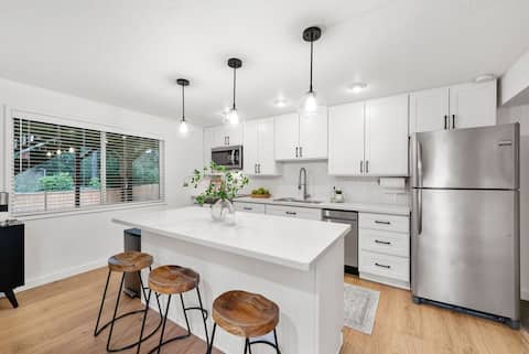 Modern 2 Bedroom In Town Poulsbo Apartment