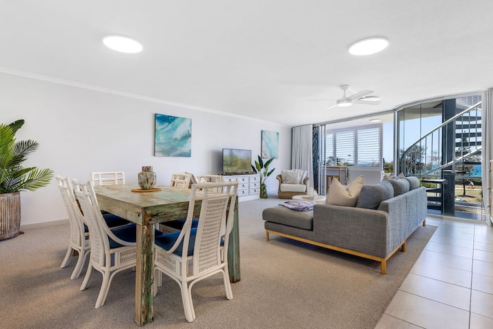 Penthouse 20
Private Rooftop Spa 
On Beach Front - Mooloolaba