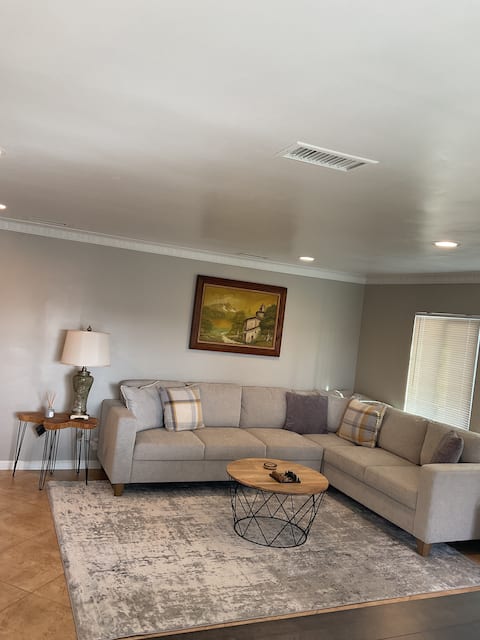Popular Airbnb listing: Casa magnolia in Inglewood
