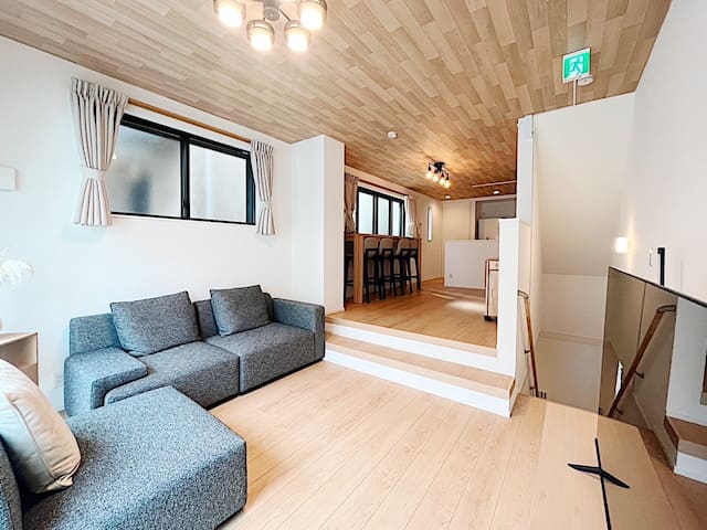 人気のJR山手線[大塚駅]徒歩6分　最大8人宿泊OK　新築戸建　リビング＋キッチン＋３Room