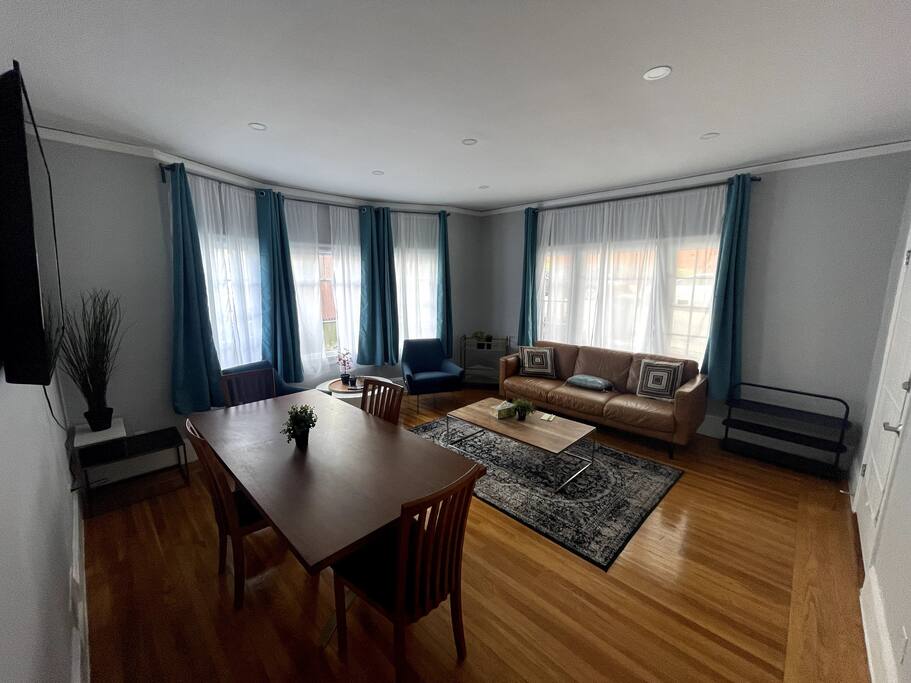 Airbnb Clean-Cozy-Quiet by lake & dwntn