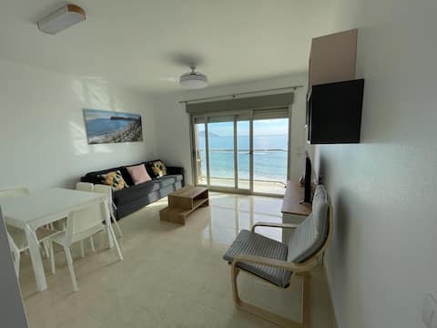 Anuncio de Airbnb popular: Beachfront apartment en Mazarrón