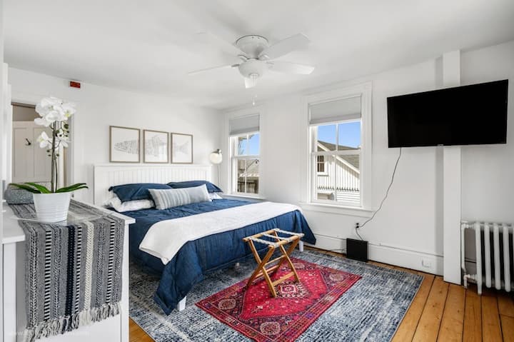 193 × 203 სმ ზომის საწოლი Smart ტელევიზორით