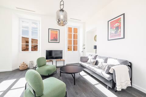 Popular Airbnb listing: Le Bréa, Elegant apartment, nice sea view in Menton