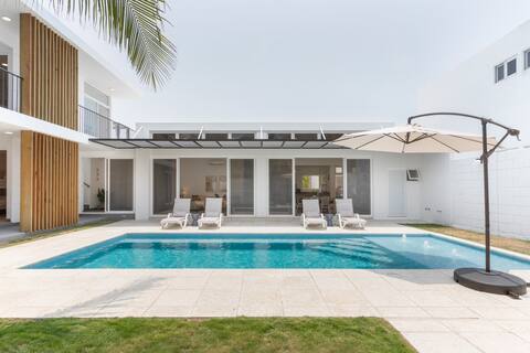 Casa Coral, Modern Beach House for 12 Guests