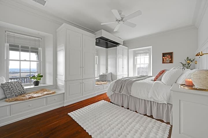 Bedroom 5 king bed with ensuite bath