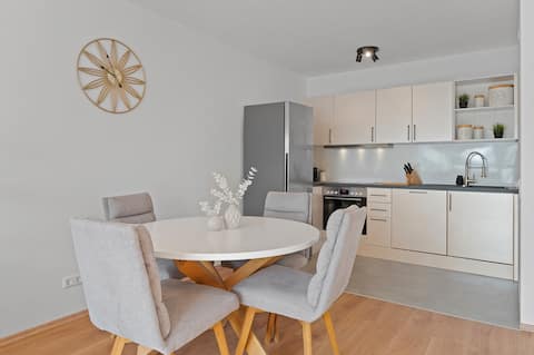 Roomfall Apartment at Park with TG &WiFi & balcony