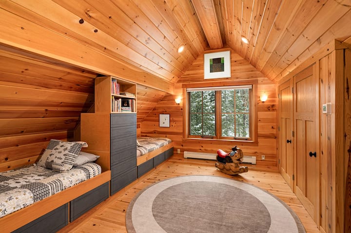 Habitación para niños en la planta superior