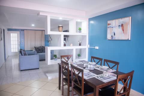 Spacious Casa Familiar Aeropuerto