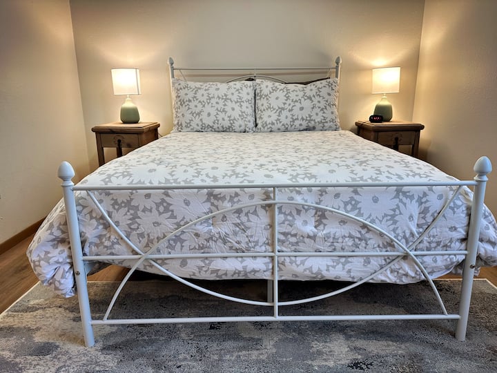 Beneden slaapkamer, volledig bed